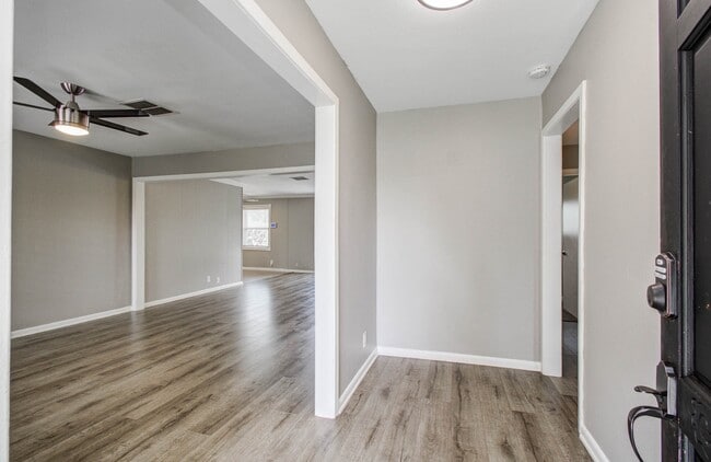 Building Photo - 9410 Highmeadow Dr