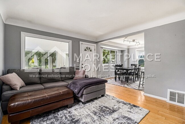 Building Photo - 612 S Dorchester Ave