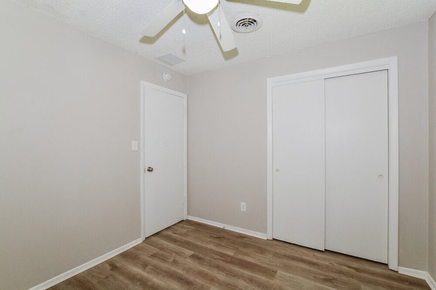 Building Photo - 10945 Tangora St