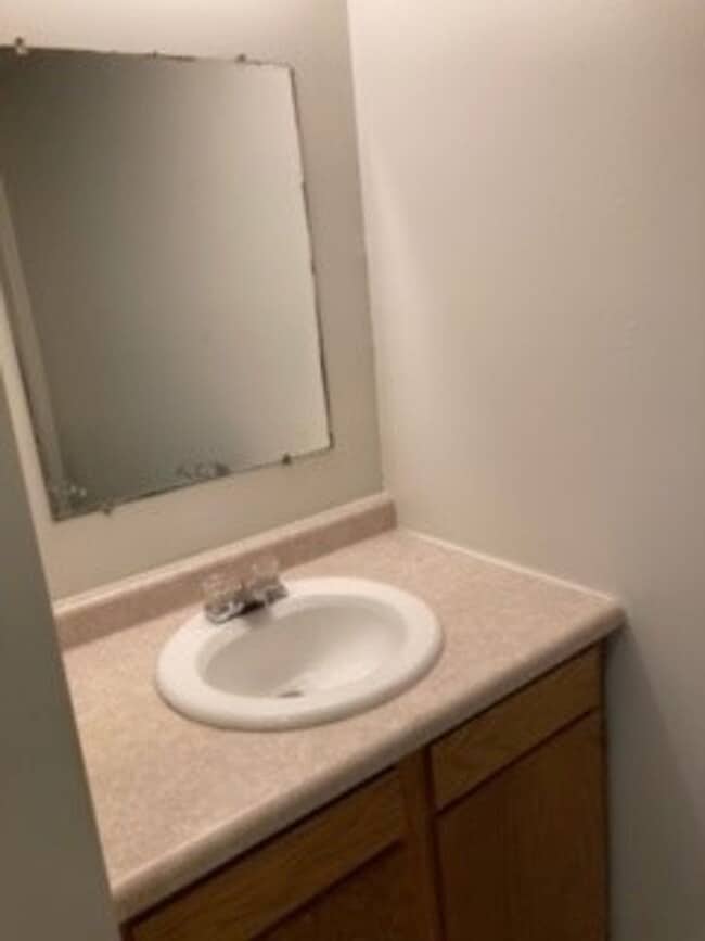 Building Photo - 3 Bedroom, Single-story Townhomes for rent...