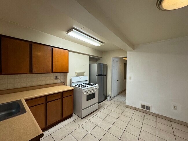 Building Photo - 505 Cato St