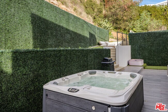 Building Photo - 9318 Warbler Way