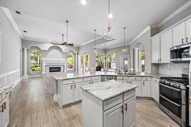 Building Photo - 12422 Creek Edge Dr