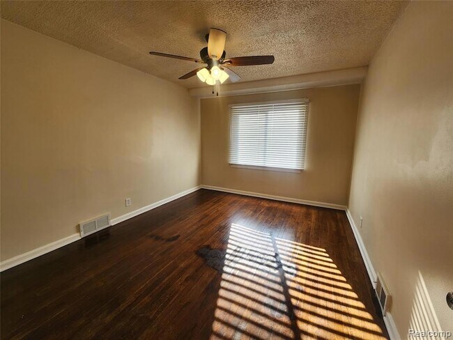 Building Photo - 20248 Schaefer Hwy