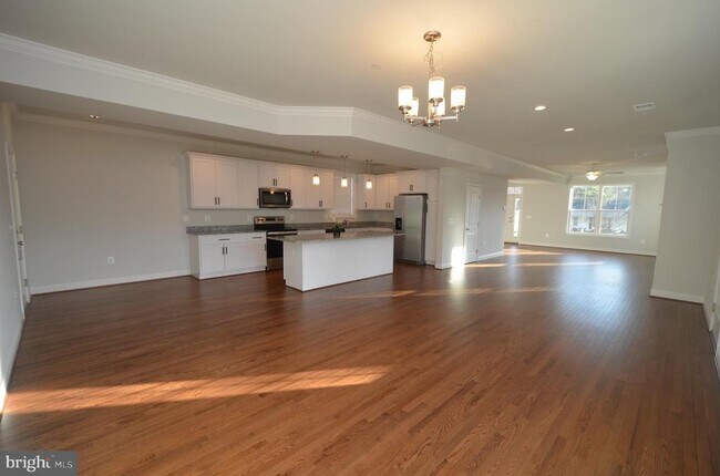 Building Photo - 3541 Oak Dr