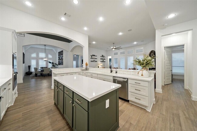 Building Photo - 4803 Bernard Dr