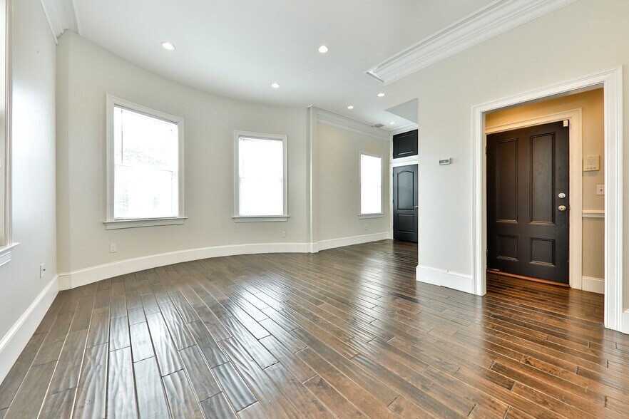 Building Photo - 9 Bellflower St