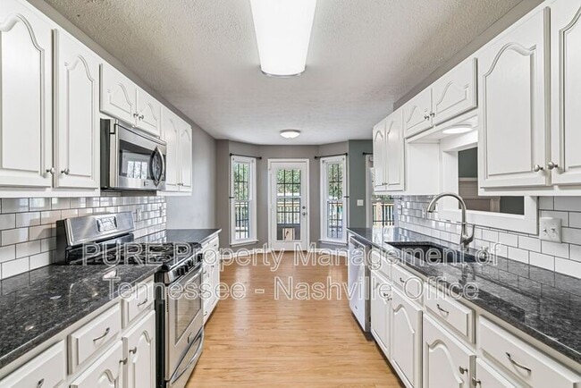 Building Photo - 1630 Lillian Cir