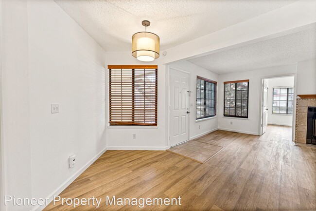Building Photo - 2 br, 1 bath House - 940 S Dahlia St #A