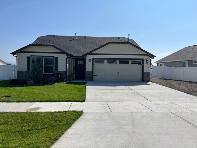 Primary Photo - 3916 N Junebug St
