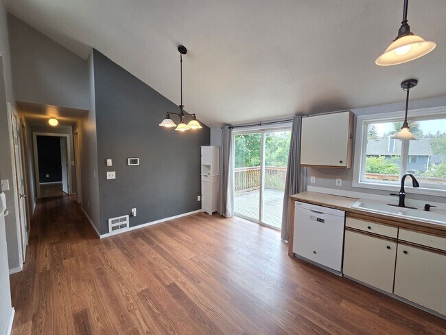 Building Photo - 4058 SE Empress Ct