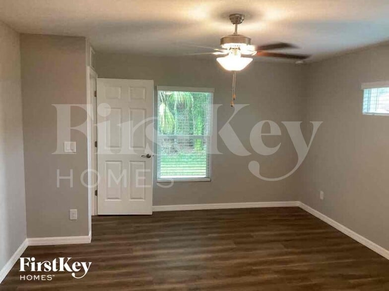 Building Photo - 1235 Desmond St