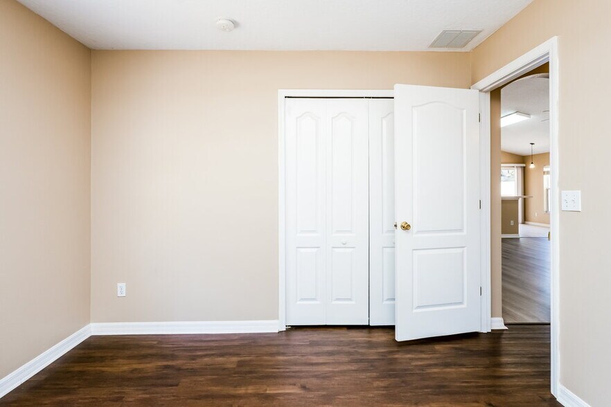 Building Photo - 10449 Lake Hasson Cir