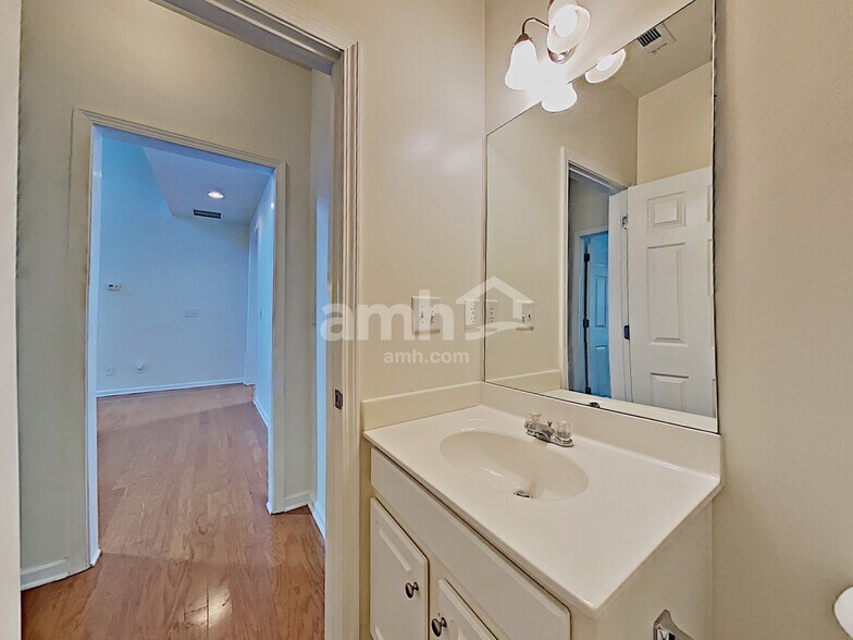 Building Photo - 383 Vine Mountain Way