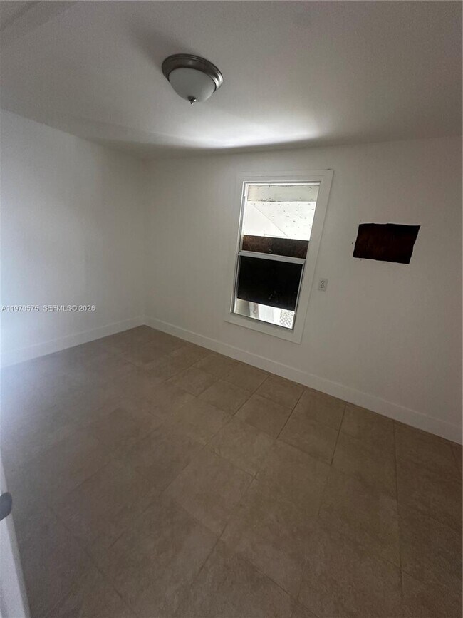 Building Photo - 1919 SW 2nd St