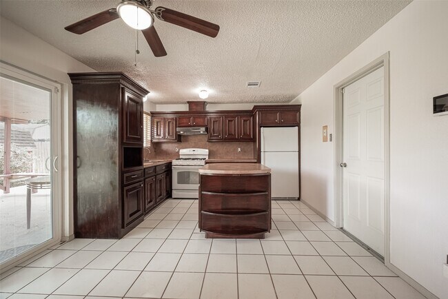 Building Photo - 5206 Olana Dr