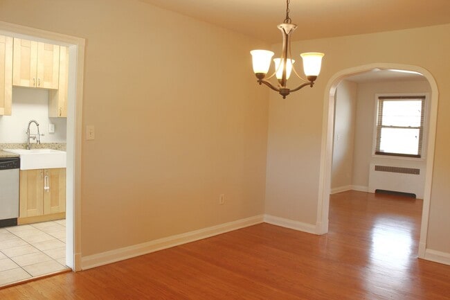 Building Photo - 3515 Parklawn Ave