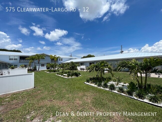 Building Photo - 575 Clearwater Largo Rd