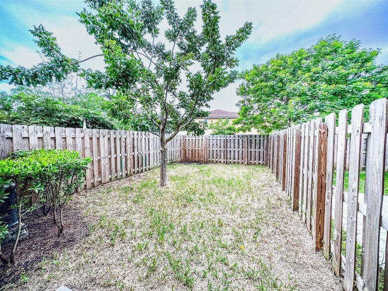 Building Photo - 1486 SE 26th Ter