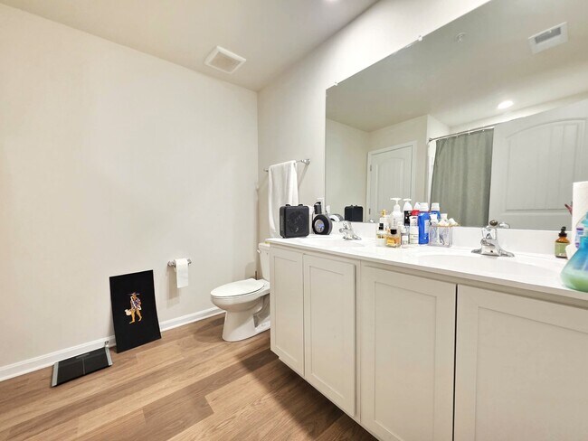 Building Photo - 1120 Wintermead Lp