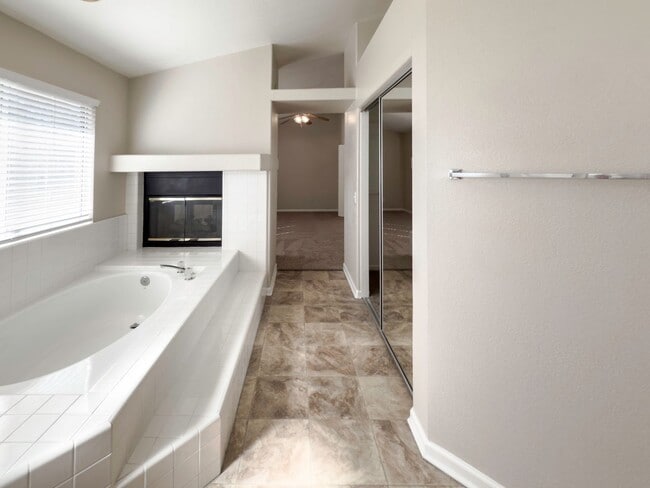 Building Photo - 4 BEDROOM / 3 CAR GARAGE MURRIETA HOME FOR...