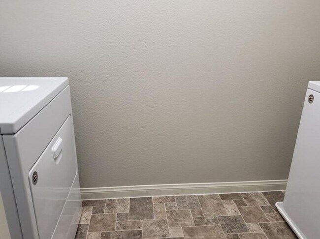 Building Photo - 4 BEDROOMS IN HIGHLANDS RANCH!!!