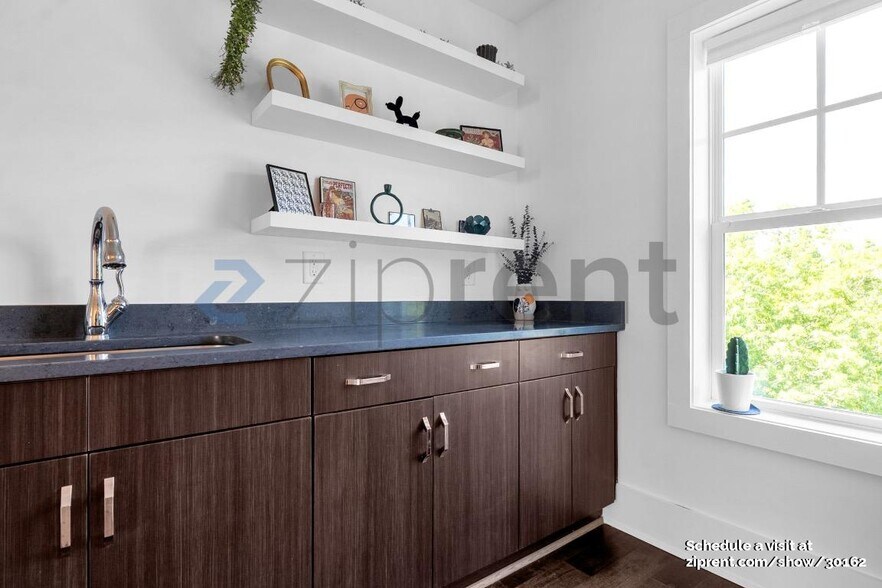 Building Photo - 303 Canton Wy