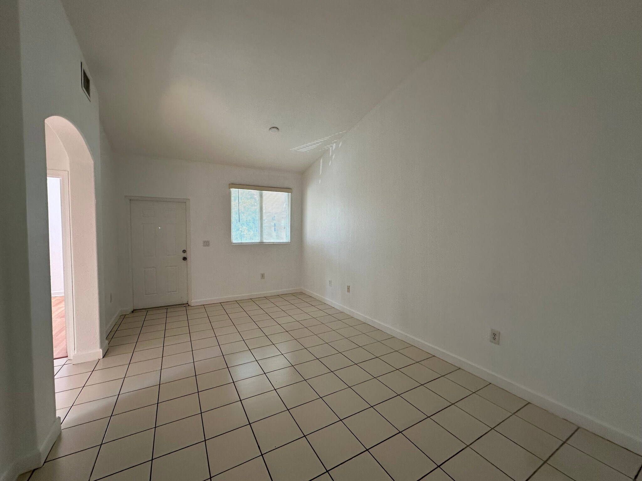 Building Photo - 1568 SE 26th St