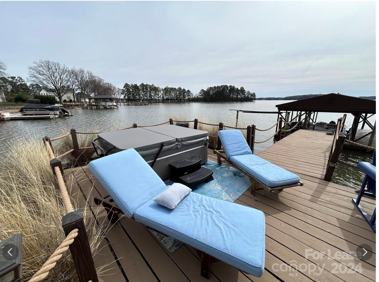 Building Photo - 17120 Belle Isle Dr
