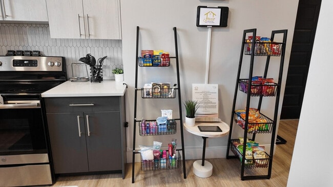 Building Photo - 1424 N Park Pl