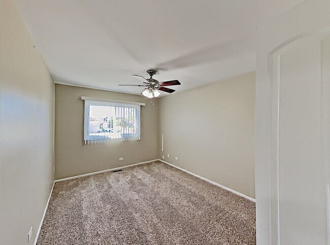 Building Photo - 8840 Hickory Dr
