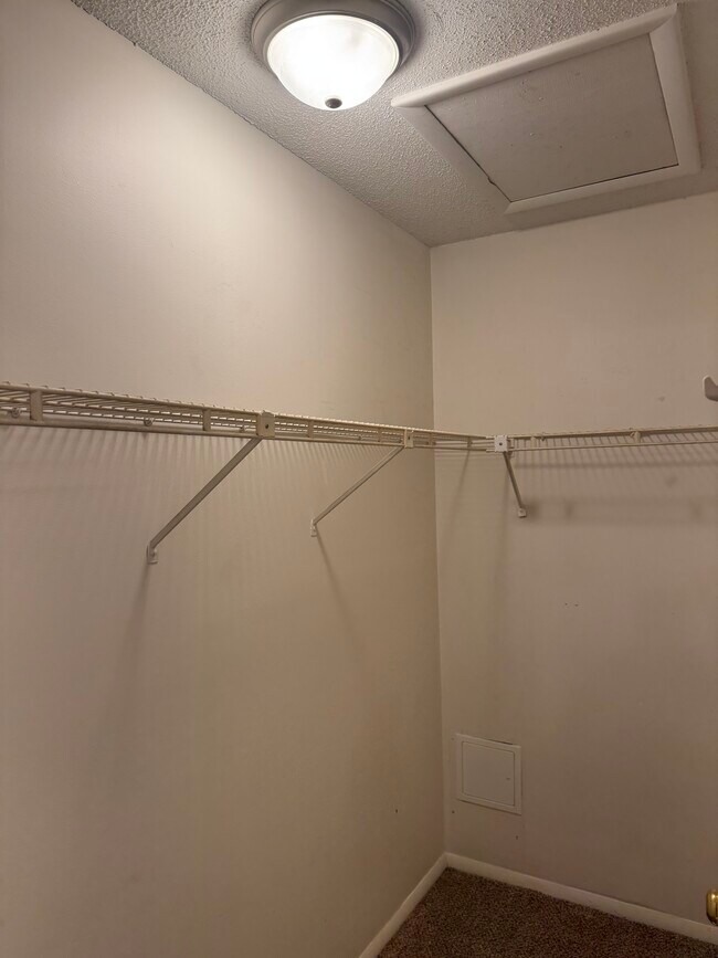 Building Photo - 3704 Chimney Ridge Pl