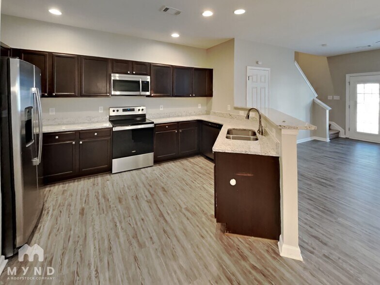 Building Photo - 3316 Fernview Dr