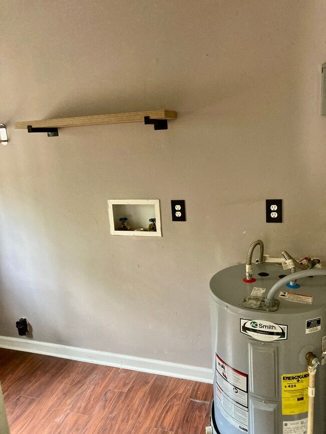 Building Photo - 444 Cherokee Dr