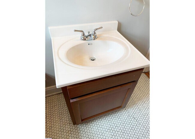 Building Photo - 415 Probasco St