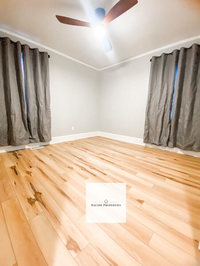 Building Photo - Newly Renovated Home in Taylors, SC!