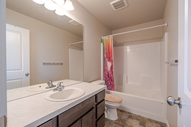 Building Photo - Stunning 3 Bed 2.5 Bath Home in Harvest Village