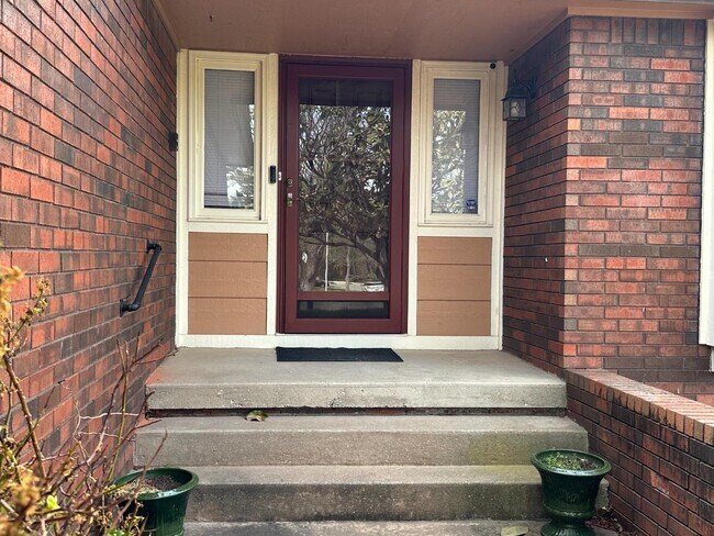 Building Photo - 8541 E Mount Vernon St