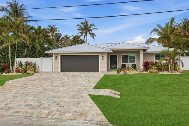 Building Photo - 1479 SW Seahawk Way