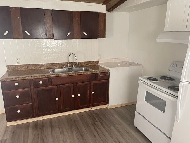 Building Photo - 2 BEDROOM 1 BATH MOBILE HOME - $750 MONTH, $750 DEPOSIT