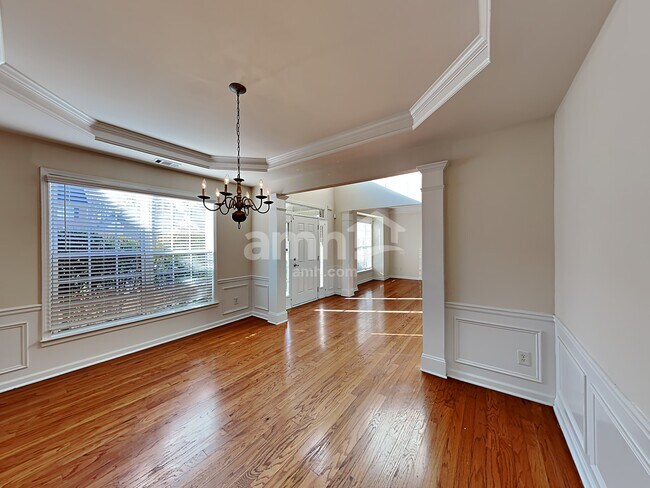 Building Photo - 407 Pinoak Dr