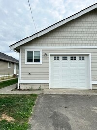 Building Photo - 215/217 Morton St