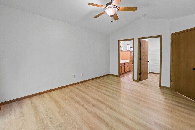 Building Photo - 6030 Boulder Ridge Dr