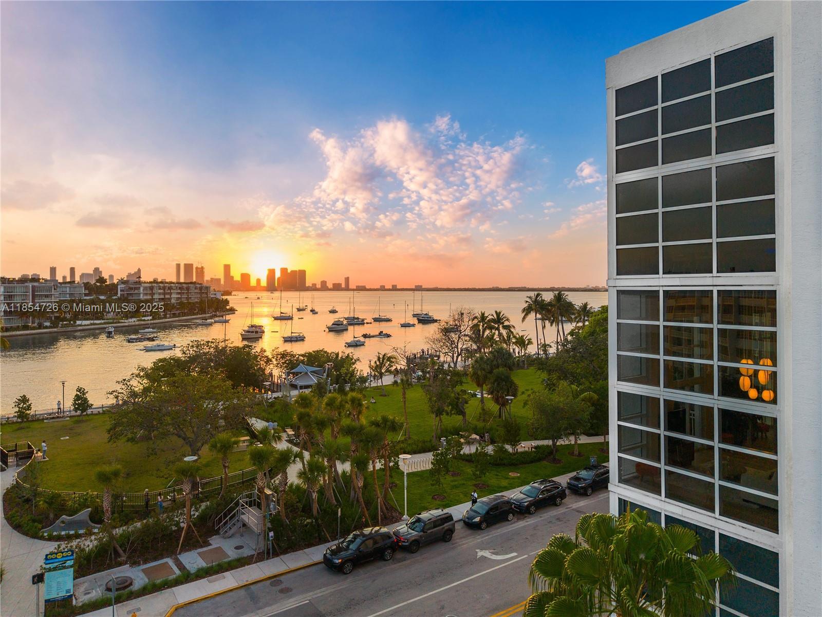 Building Photo - 1701 Sunset Harbour Dr