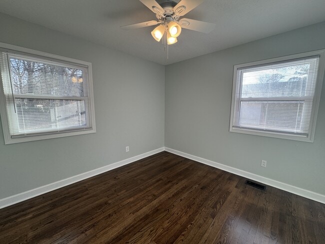 Building Photo - 142 Cardinal Rd