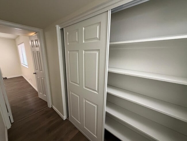 Building Photo - 1244 E Susan Ln