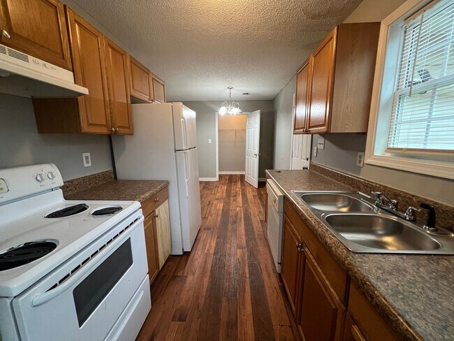 Building Photo - 2535 Rex Ave SW