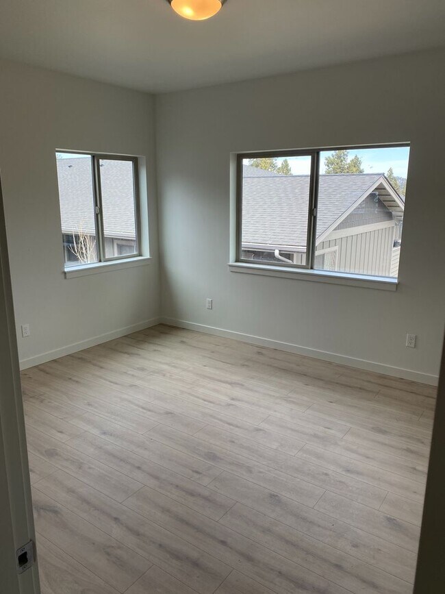 Building Photo - 99- 198 SW Maricopa Dr