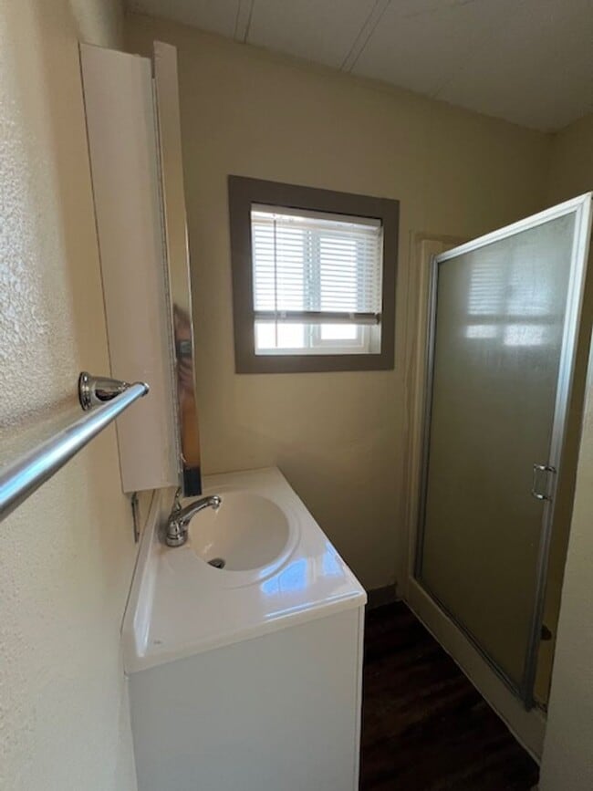 Building Photo - 2 br/ 2 bath home for rent
