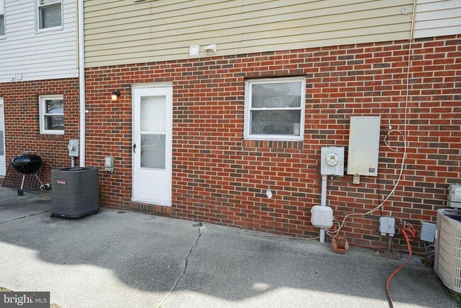 Building Photo - 738 Hemlock St